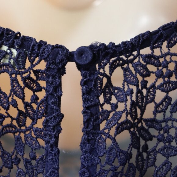 Daniel Rainn Blue Floral Lace Keyhole Top LG - Picture 10 of 10